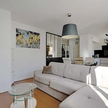 Super Flat With Balcony * Levallois-Perret
