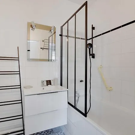 Super Flat With Balcony
